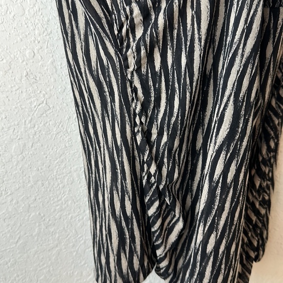 Classiques Entier From Nordstrom Silk Blend Surplice Tank Size Large - Picture 4 of 10